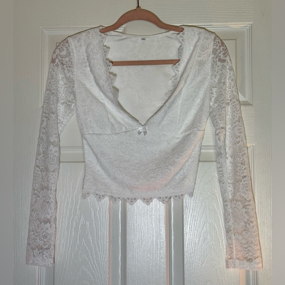 White Lace Long Sleeve V-Neck Crop Top